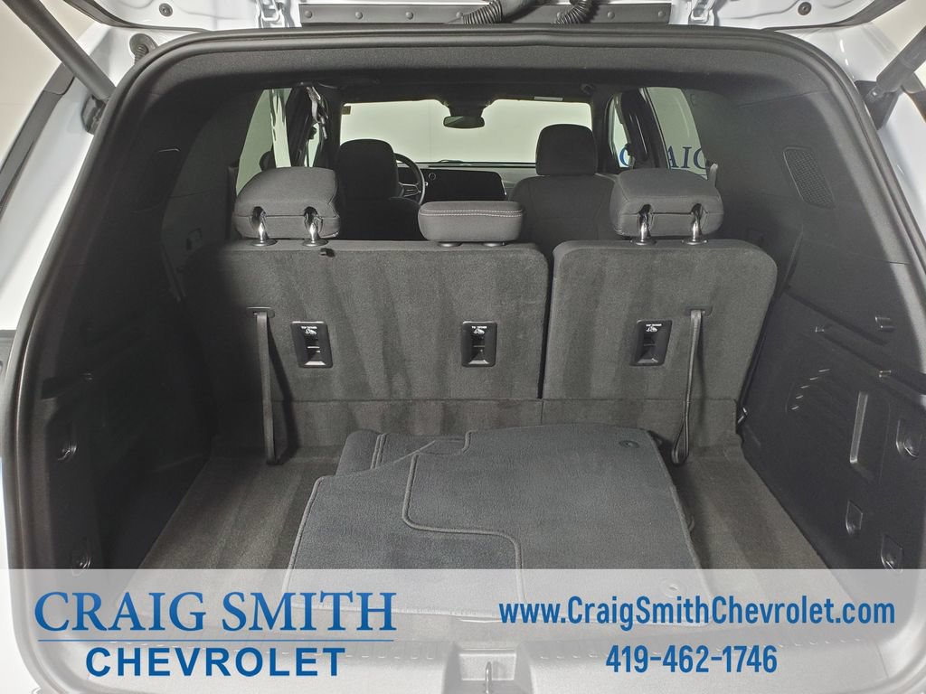 Used 2025 Chevrolet Traverse LT FWD image 14