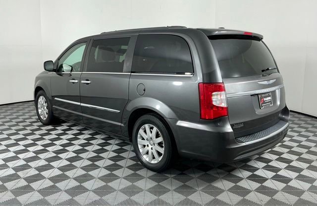 Used 2015 Chrysler Town & Country Touring w/ Driver Convenience Group FWD image 5