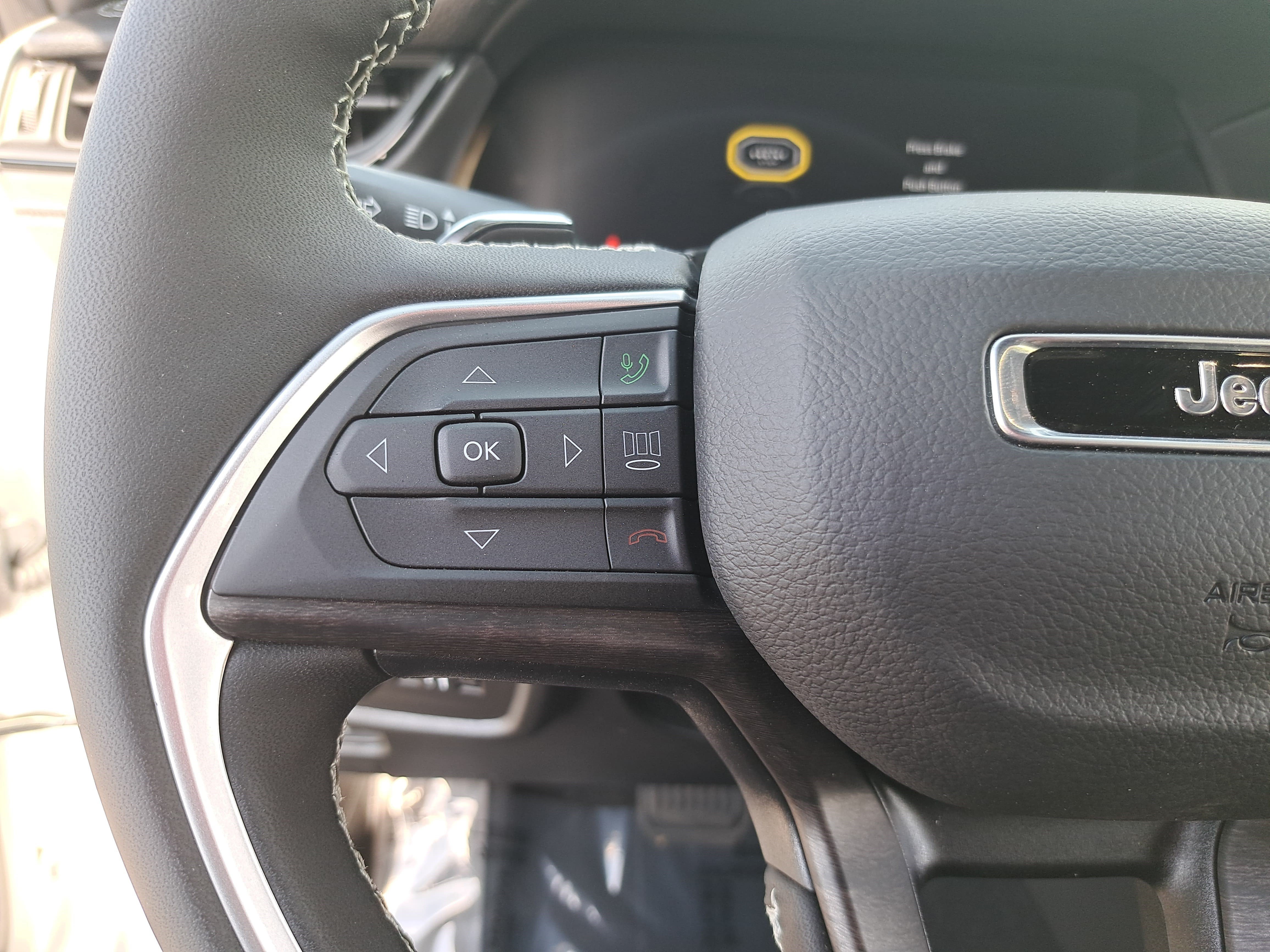 New 2026 Jeep Grand Cherokee Altitude AWD/4WD image 17