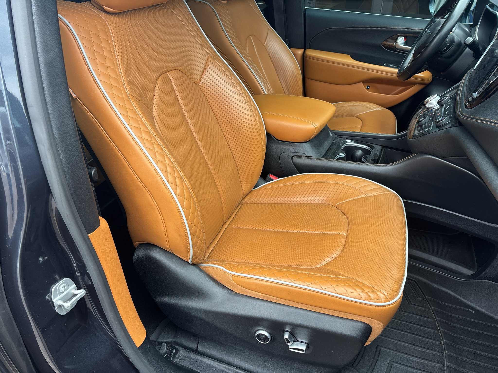 Used 2021 Chrysler Pacifica Pinnacle FWD image 10
