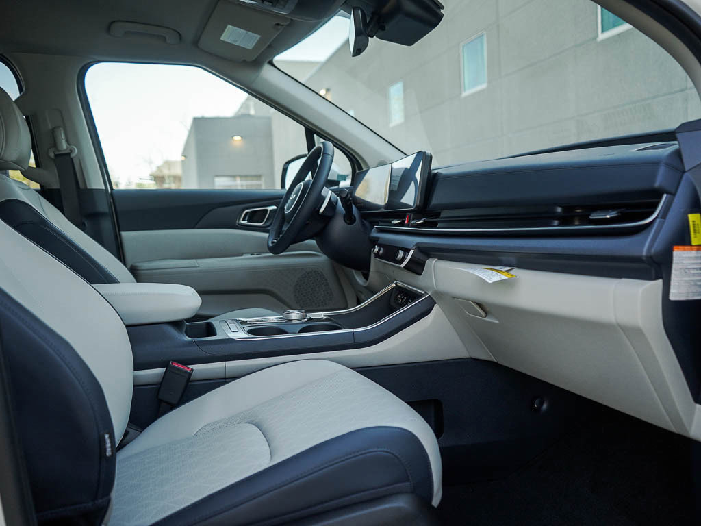 New 2026 Kia Carnival EX FWD image 11