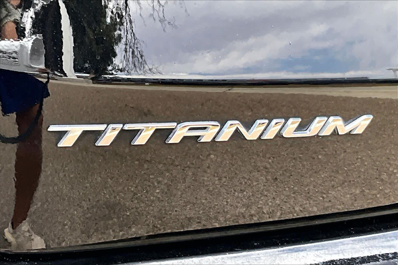 Used 2022 Ford Edge Titanium AWD/4WD image 32