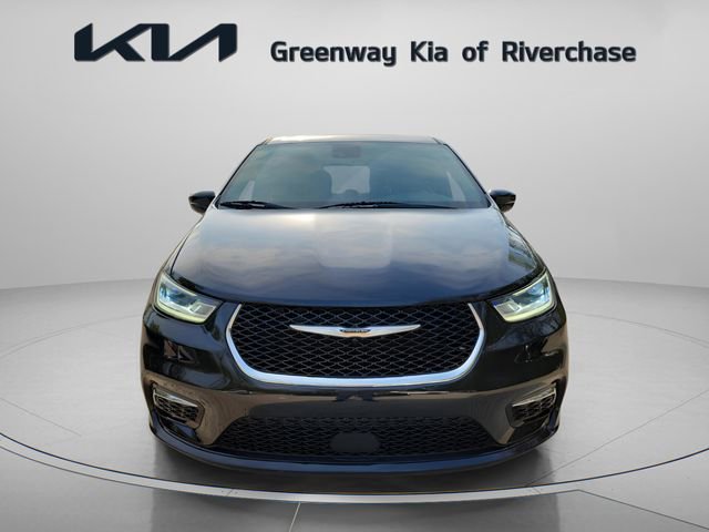 Used 2025 Chrysler Pacifica Select image 3