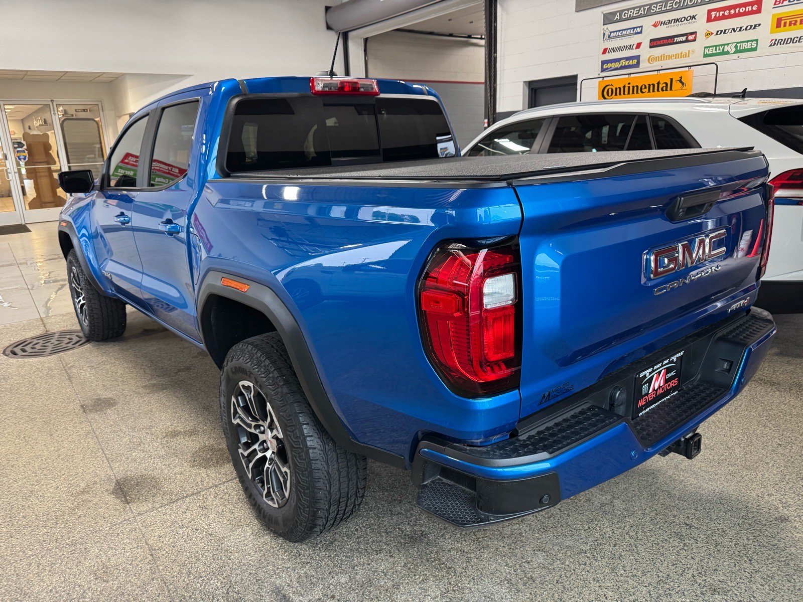 Used 2023 GMC Canyon AT4 w/ AT4 Premium Package AWD/4WD image 7