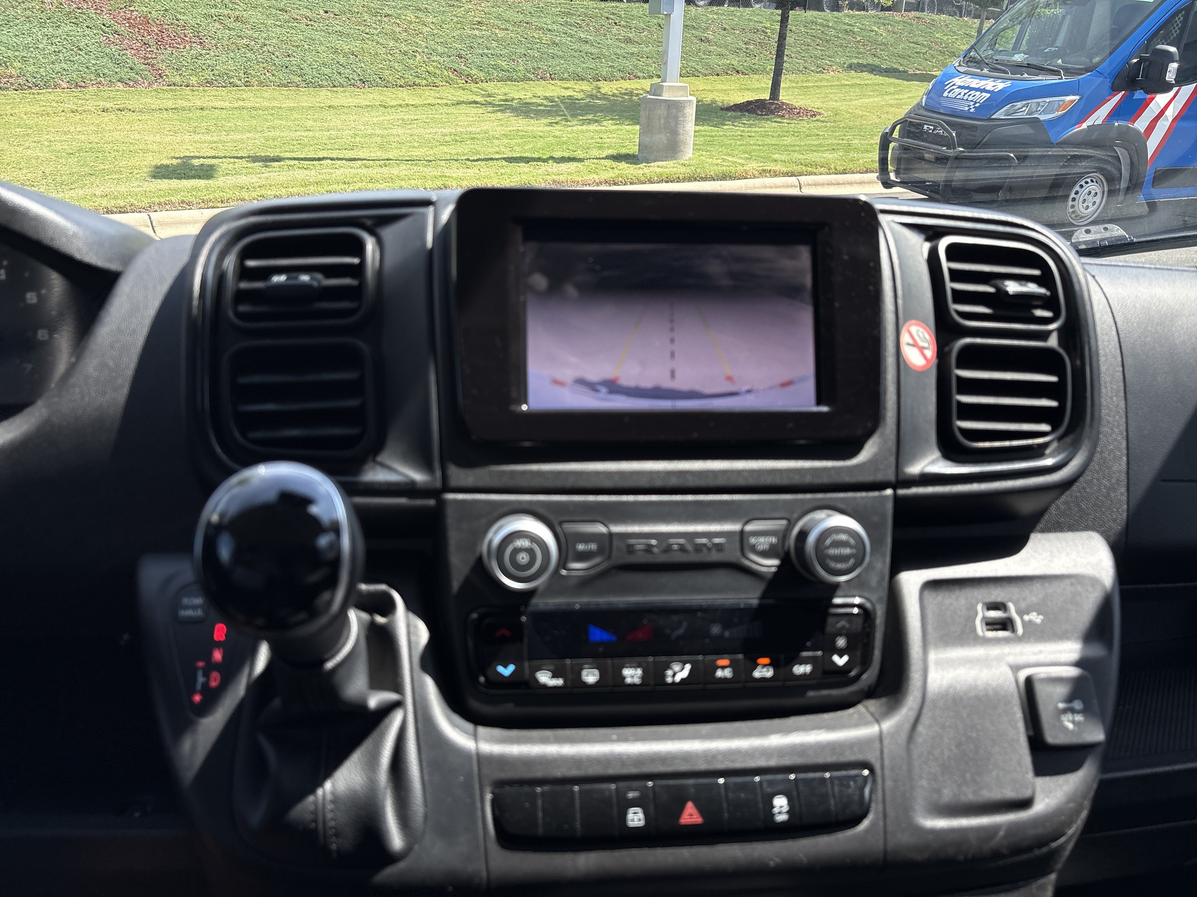 Used 2025 RAM ProMaster 2500 w/ Convenience Group FWD image 28