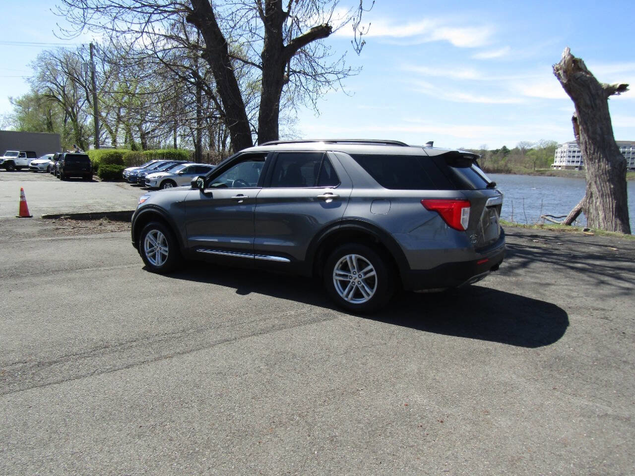 Used 2022 Ford Explorer XLT AWD/4WD image 5