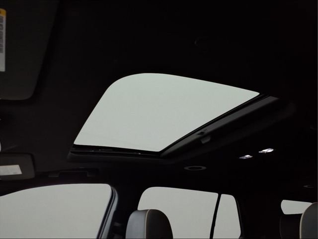 Used 2023 Chevrolet Traverse Premier w/ Redline Edition image 12