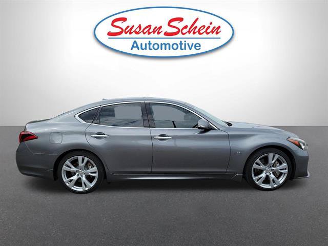 Used 2018 INFINITI Q70 Luxe w/ Sport Package RWD image 22