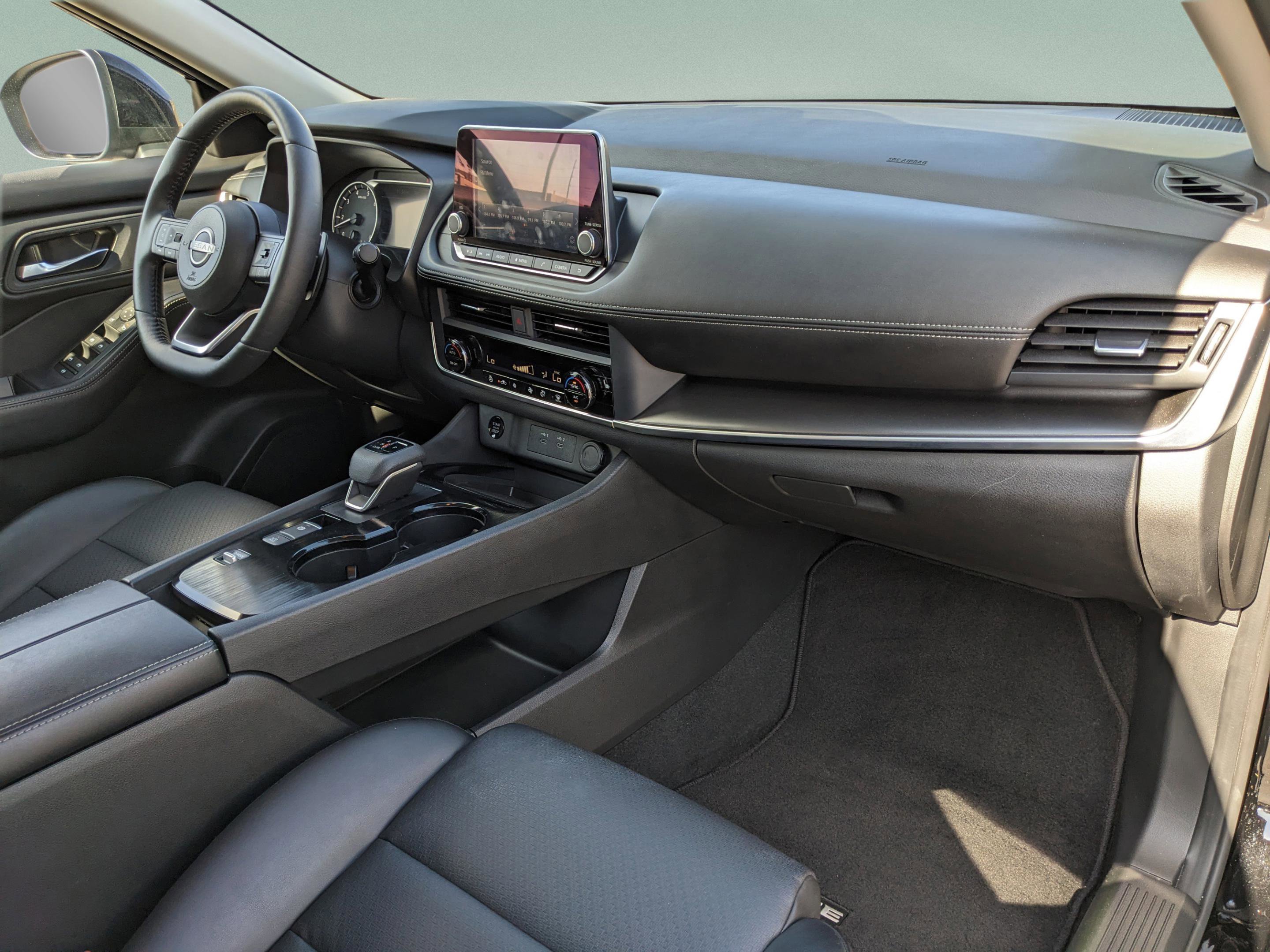 Used 2024 Nissan Rogue SV w/ SV Premium Package image 10