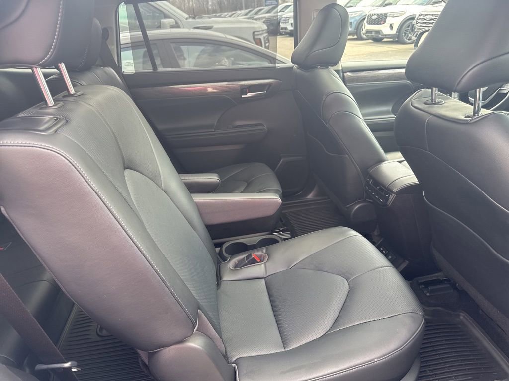 Used 2023 Toyota Highlander Platinum image 43
