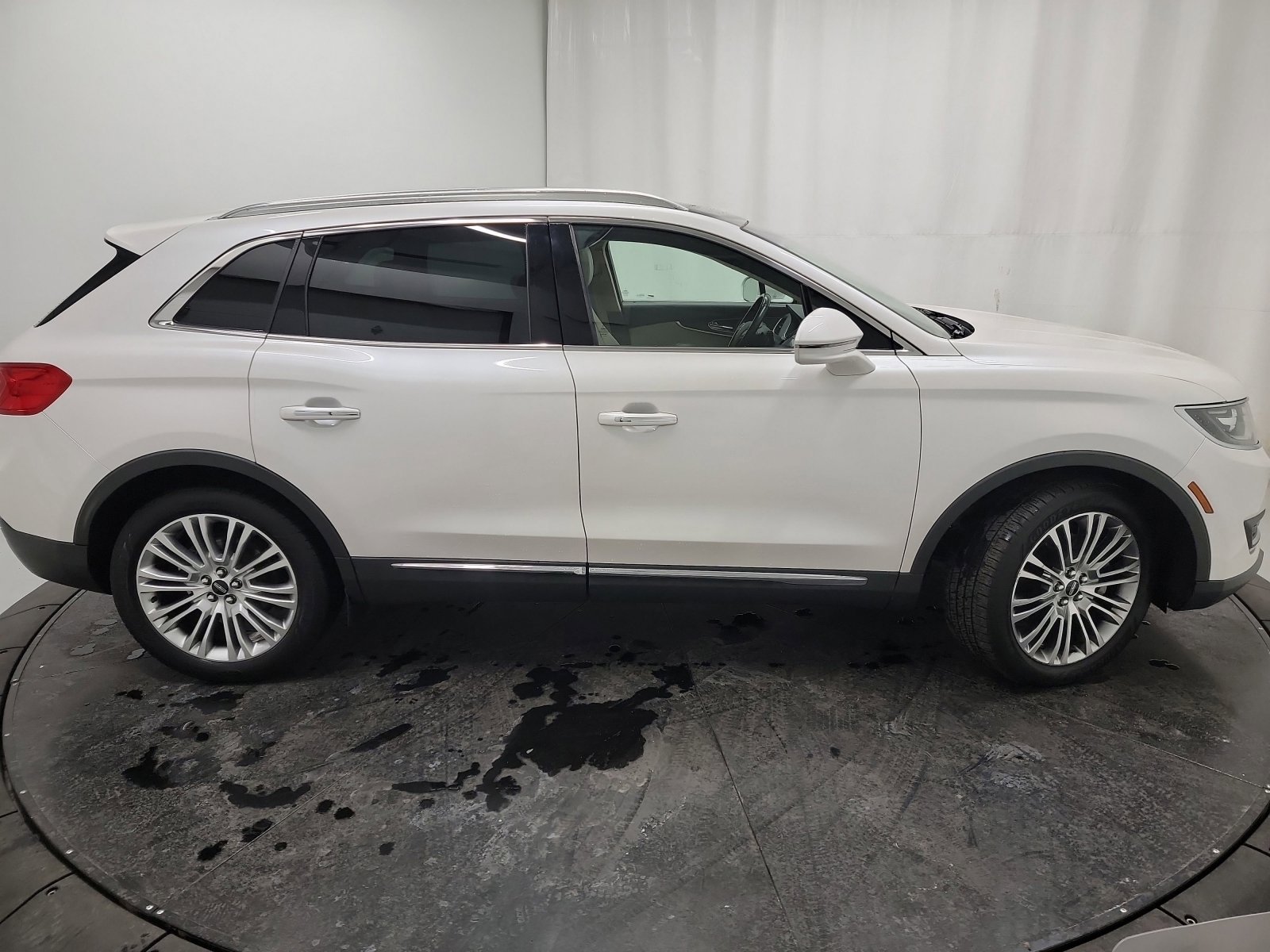 Used 2017 Lincoln MKX Reserve image 11