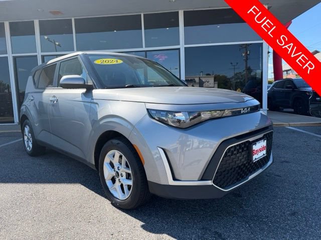 Used 2024 Kia Soul LX w/ Option Group 015 FWD image 4
