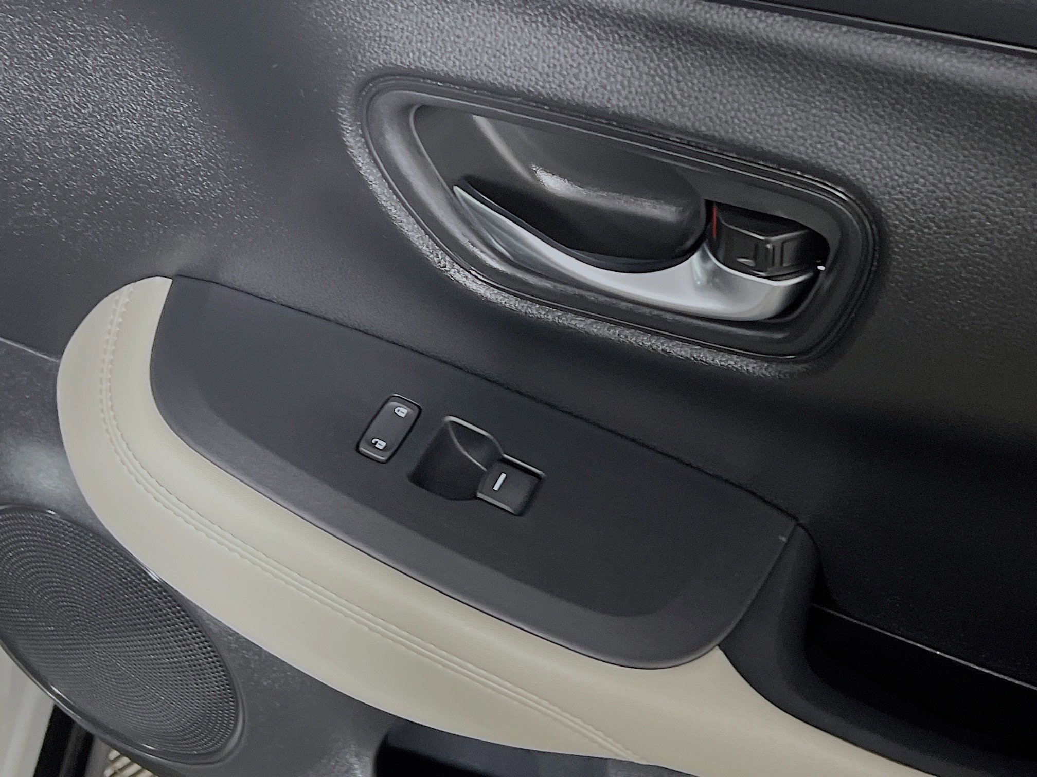 Used 2024 Honda HR-V LX image 32