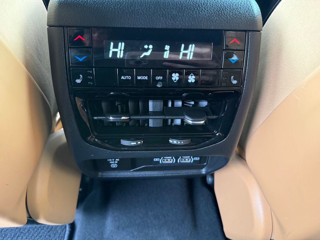 Used 2024 Jeep Grand Cherokee L Summit image 17