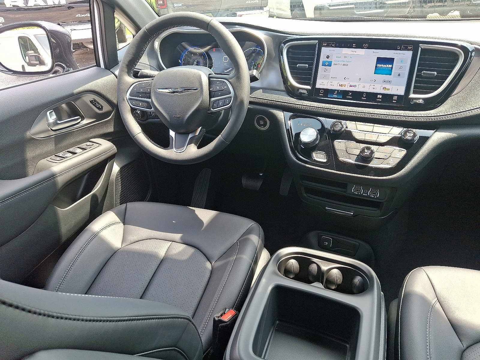 New 2025 Chrysler Pacifica Select image 10