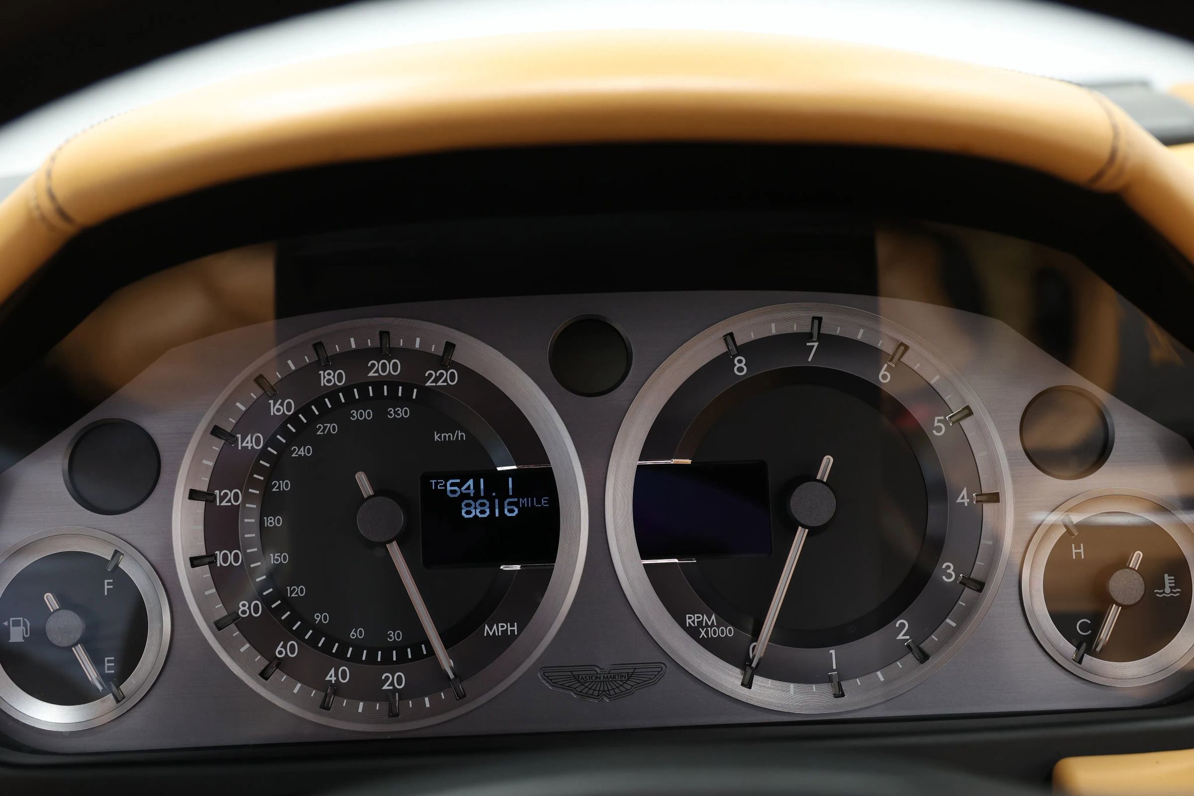 Used 2012 Aston Martin V8 Vantage Roadster image 29