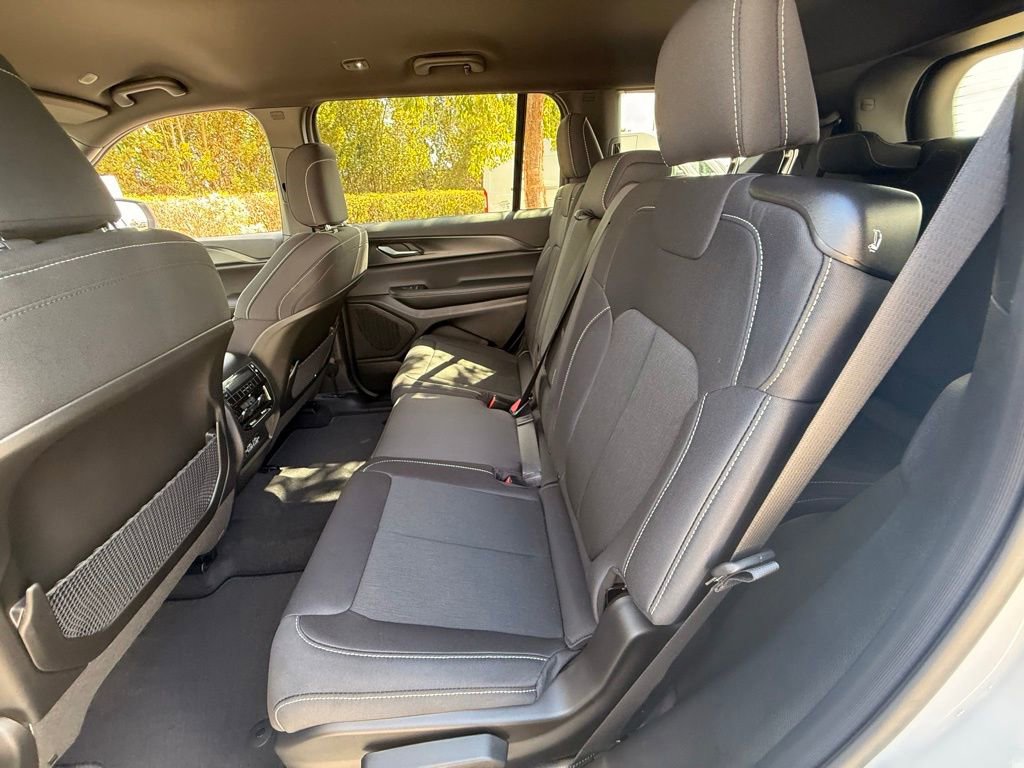 New 2026 Jeep Grand Cherokee L Laredo image 25