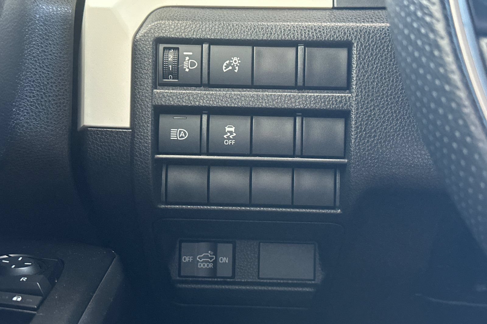 Used 2024 Toyota Tacoma TRD Off-Road AWD/4WD image 28