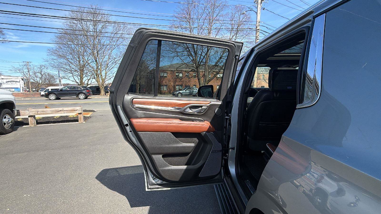 Used 2023 GMC Yukon Denali Ultimate image 32