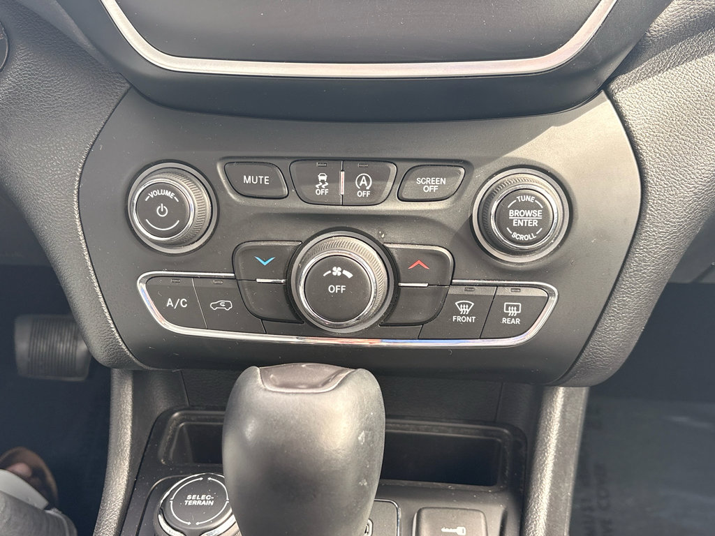 Used 2019 Jeep Cherokee Latitude Plus image 25