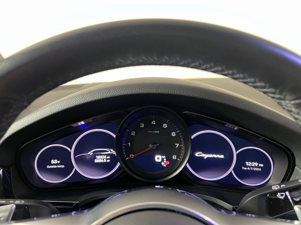 Certified 2023 Porsche Cayenne Platinum Edition image 30