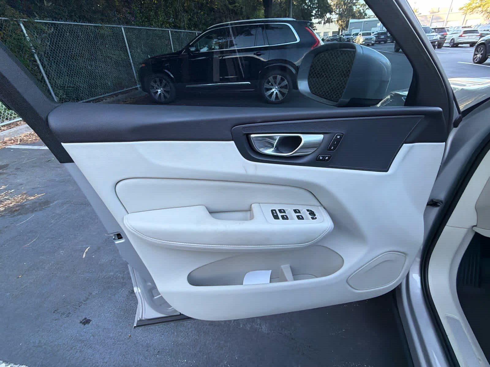 Certified 2023 Volvo XC60 B5 Plus w/ Protection Package Premier FWD image 24