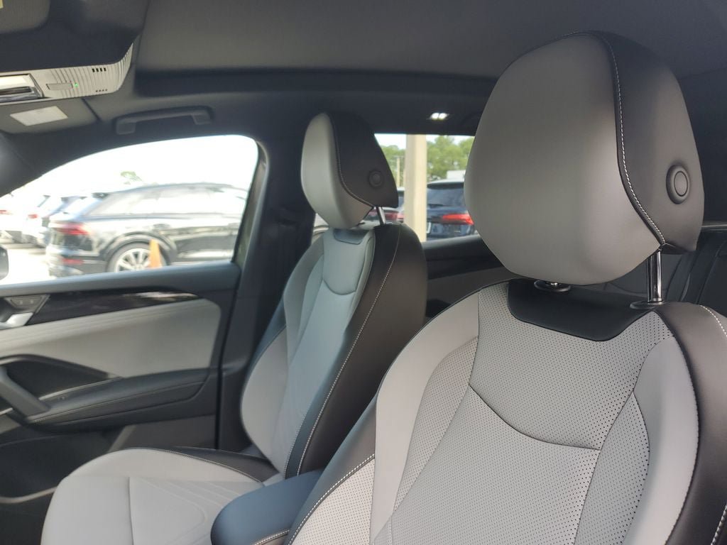 New 2026 Volkswagen Tiguan SE R-Line FWD image 23
