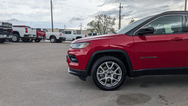 Used 2025 Jeep Compass Limited AWD/4WD image 4