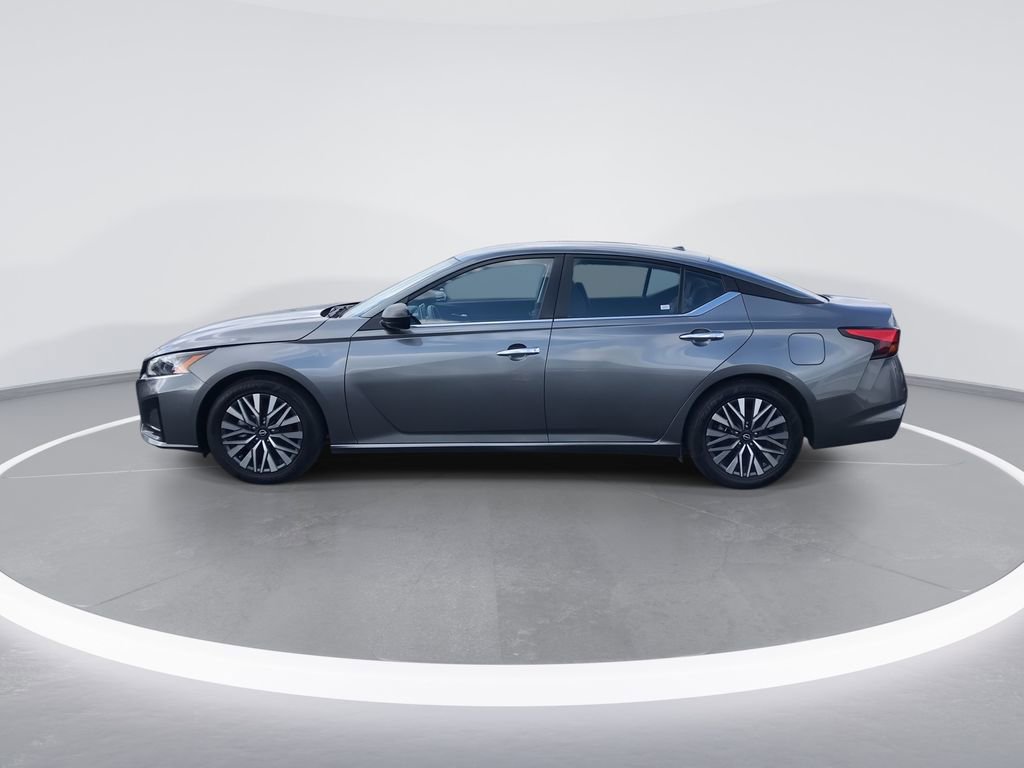 Used 2024 Nissan Altima 2.5 SV image 5