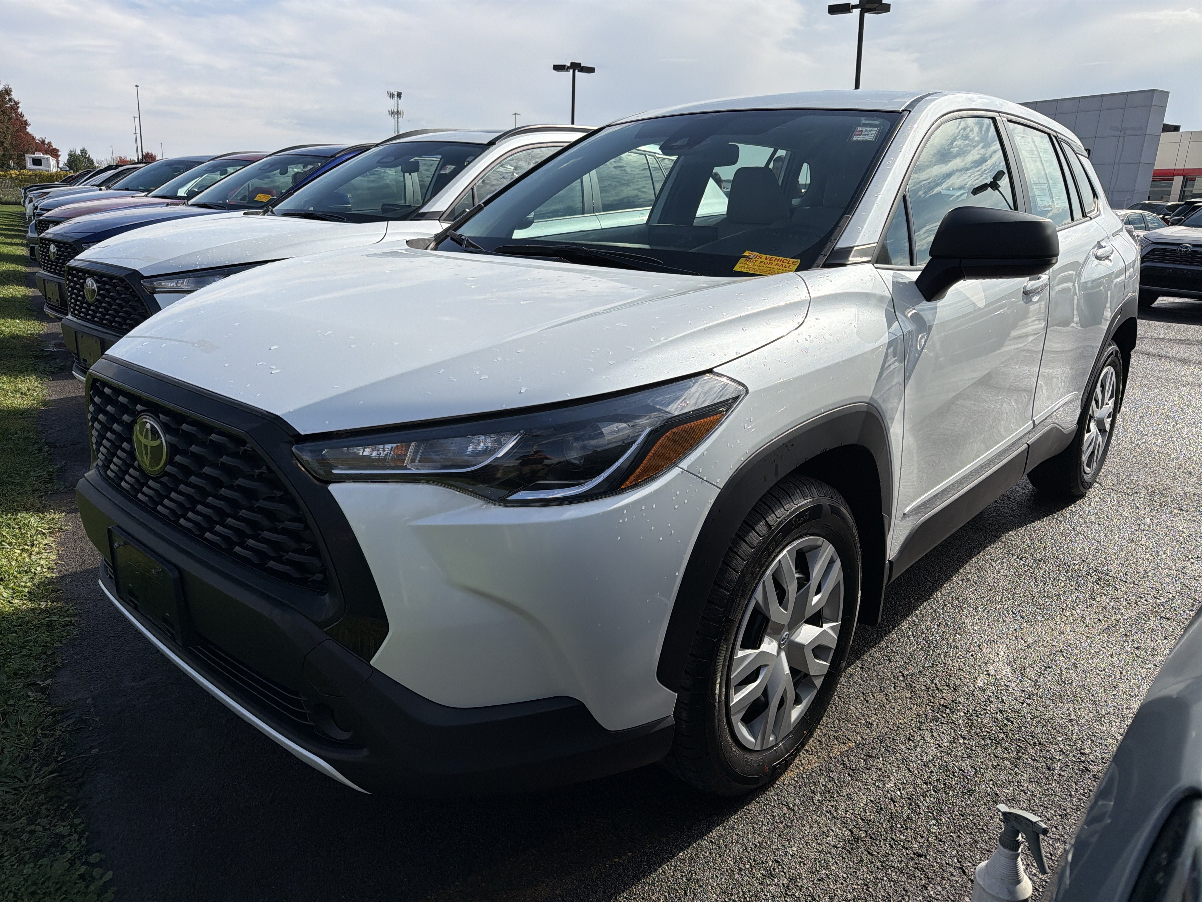 Used 2022 Toyota Corolla Cross L AWD/4WD image 4