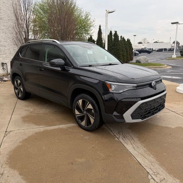 Used 2025 Volkswagen Taos SE AWD/4WD image 7