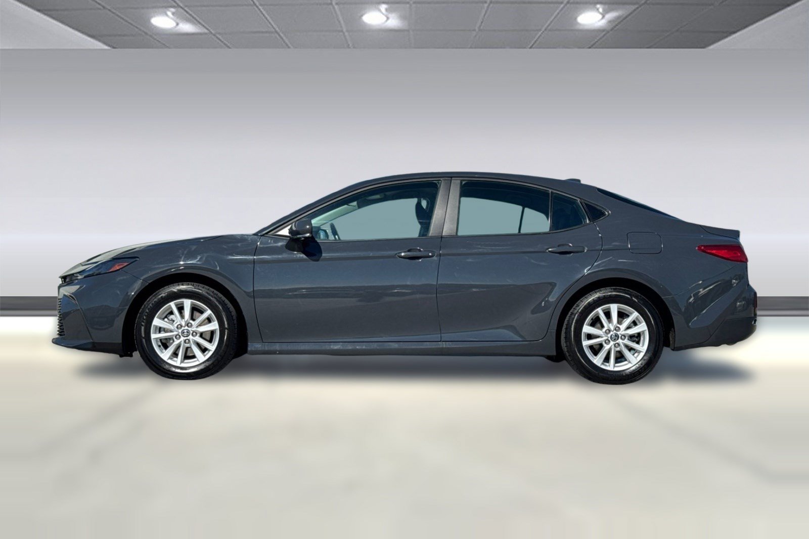 Used 2025 Toyota Camry LE w/ Convenience Package AWD/4WD image 2