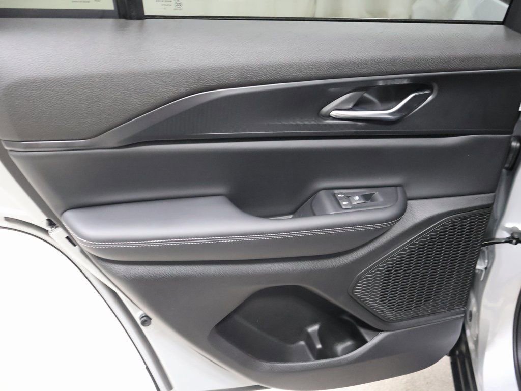 New 2025 Jeep Grand Cherokee Altitude image 14