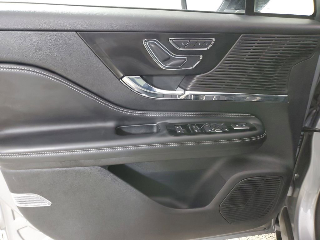 Used 2022 Lincoln Corsair FWD w/ Equipment Group 101A image 18