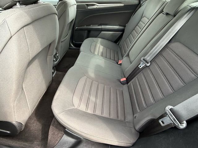 Used 2020 Ford Fusion SE FWD image 11