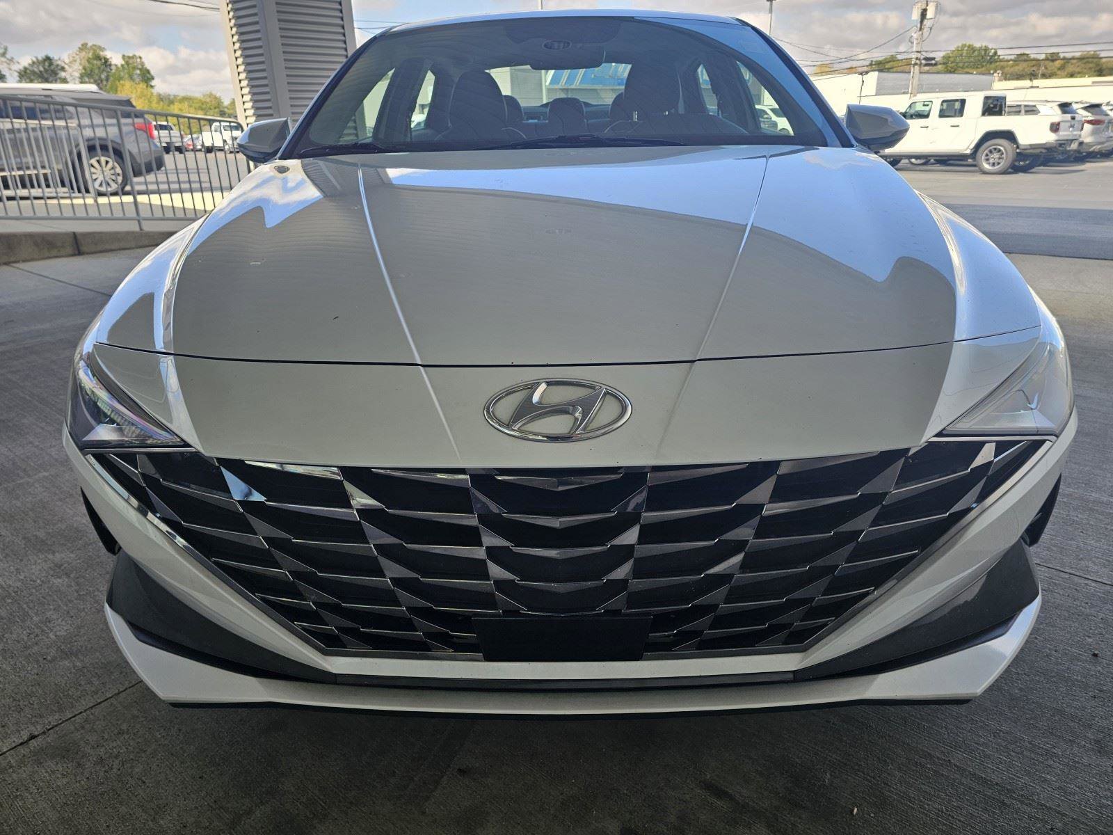 Used 2021 Hyundai Elantra Limited image 8