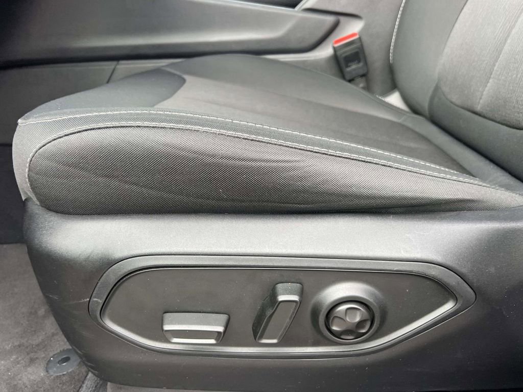 Used 2025 Jeep Grand Cherokee L Laredo AWD/4WD image 19