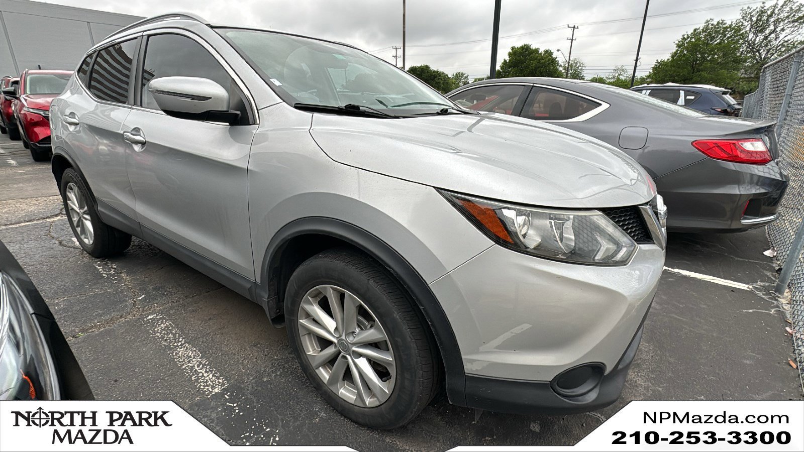 Used 2017 Nissan Rogue Sport SV image 1