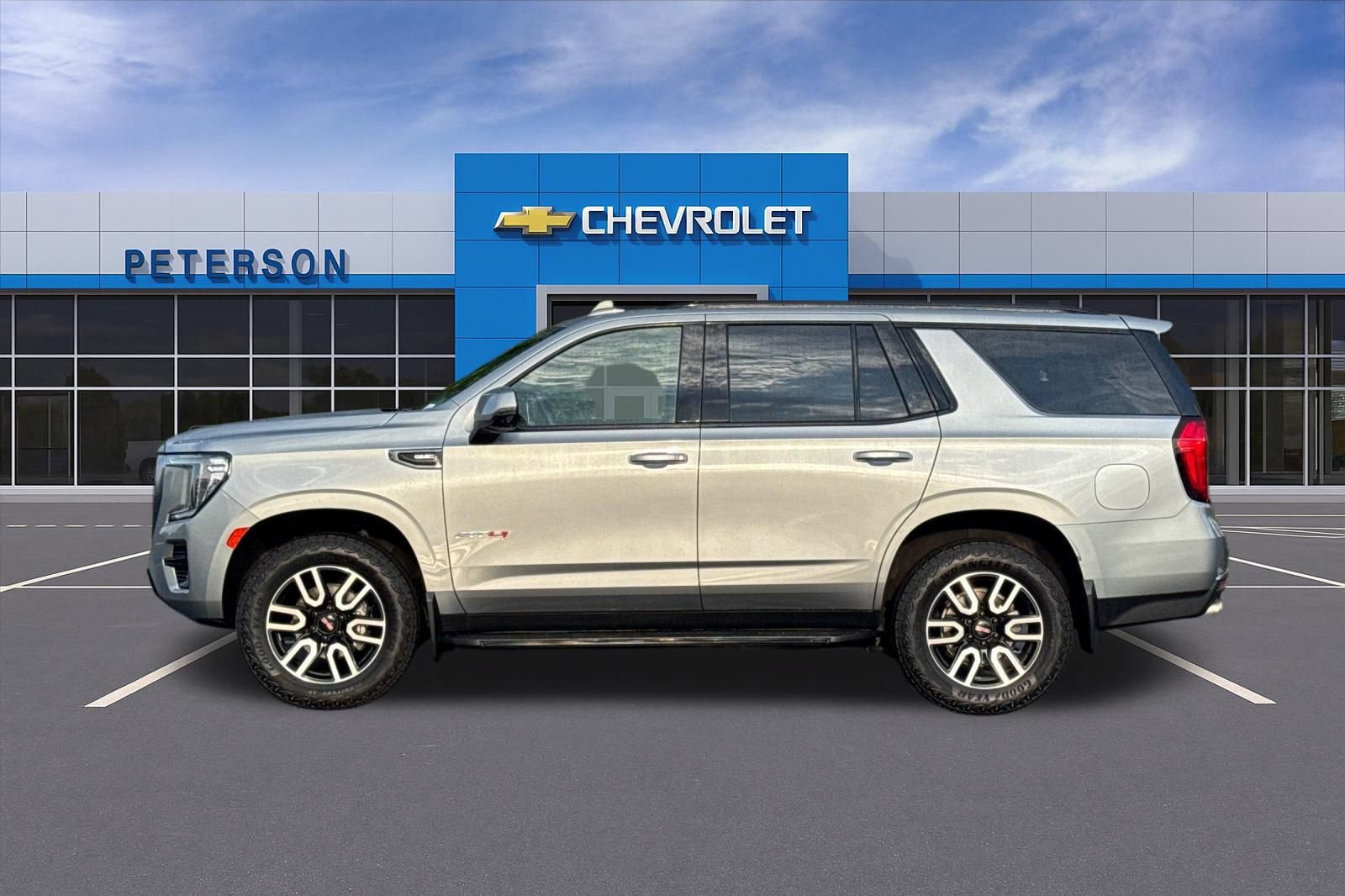 Used 2024 GMC Yukon AT4 w/ Technology Package AWD/4WD image 7