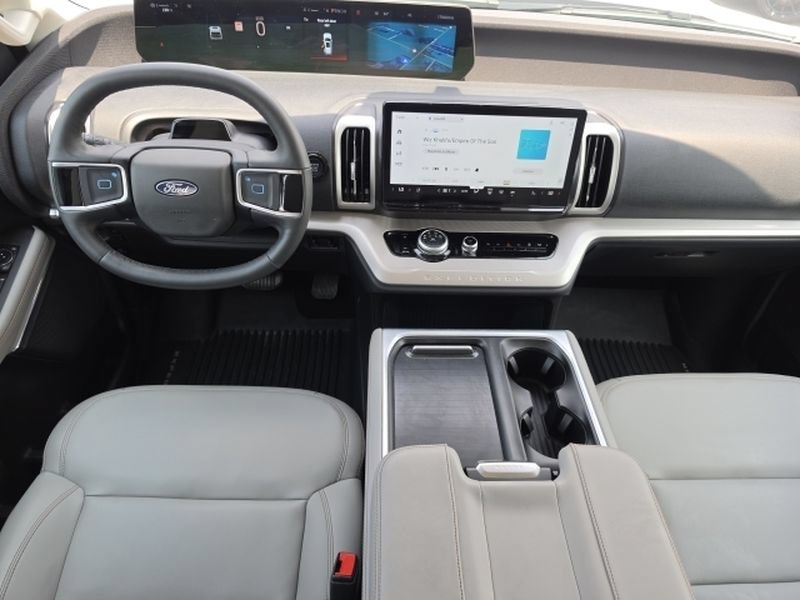 Certified 2025 Ford Expedition Active RWD image 5