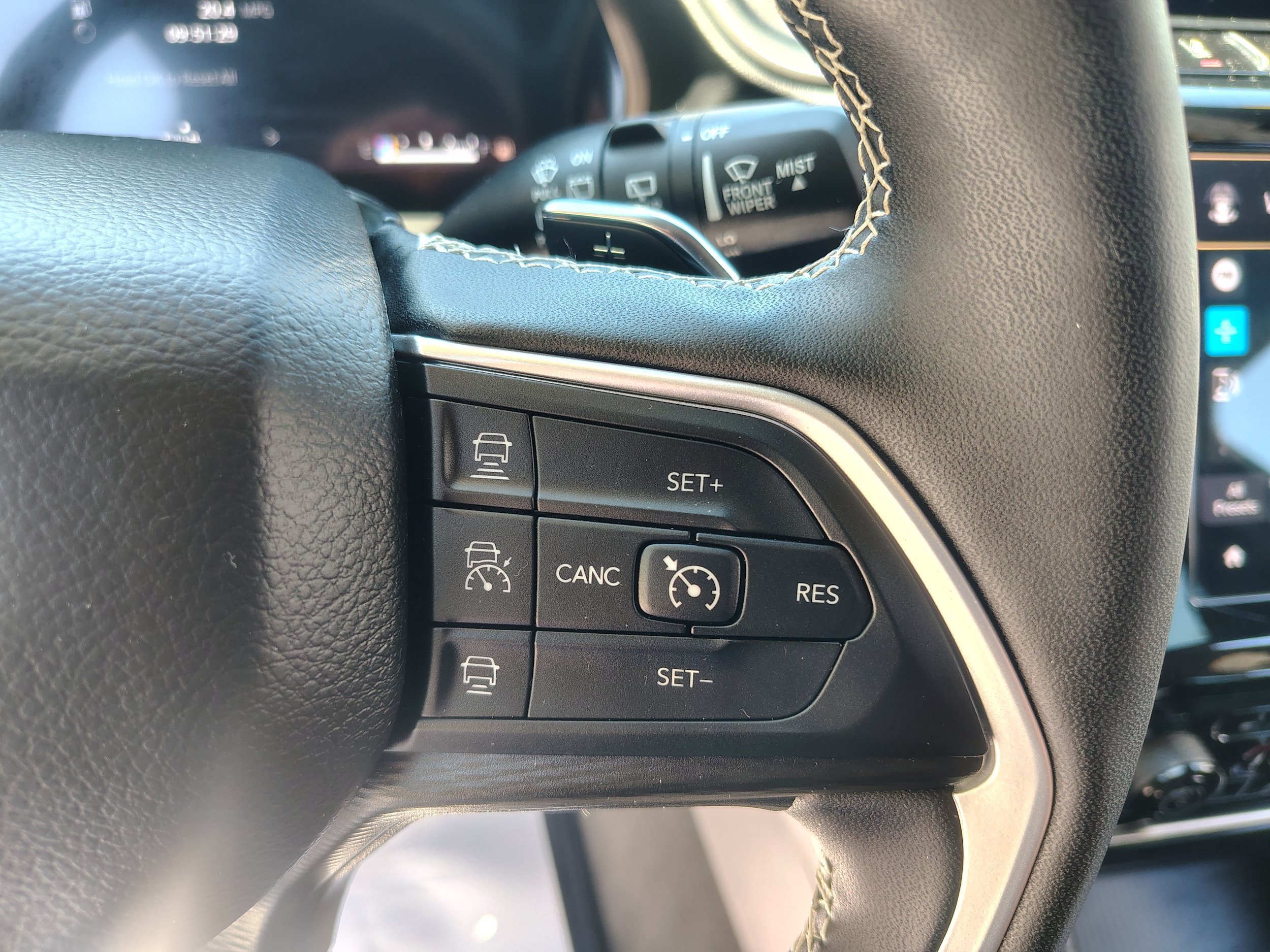 Certified 2024 Jeep Grand Cherokee L Laredo AWD/4WD image 33