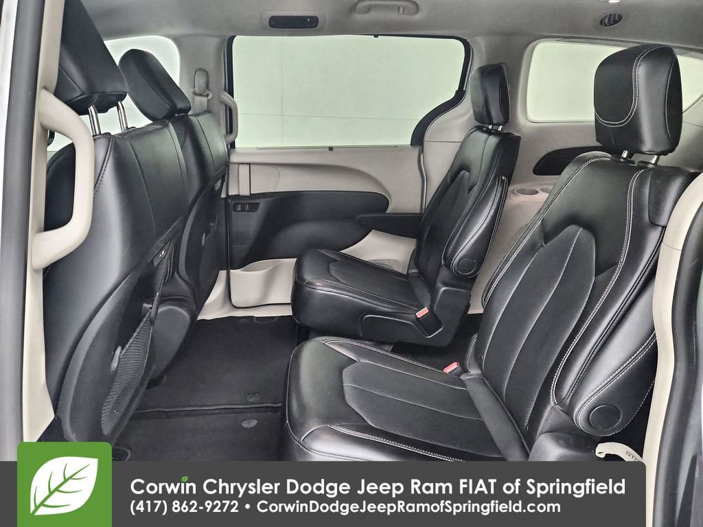 Certified 2024 Chrysler Pacifica Touring-L image 30