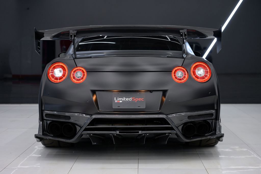 Used 2018 Nissan GT-R Premium image 20
