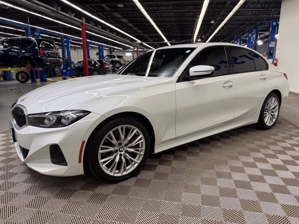 Used 2023 BMW 330i Sedan w/ Driving Assistance Package RWD image 3