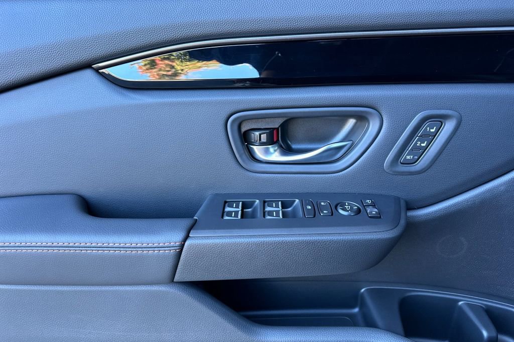 New 2025 Honda Pilot TrailSport image 11