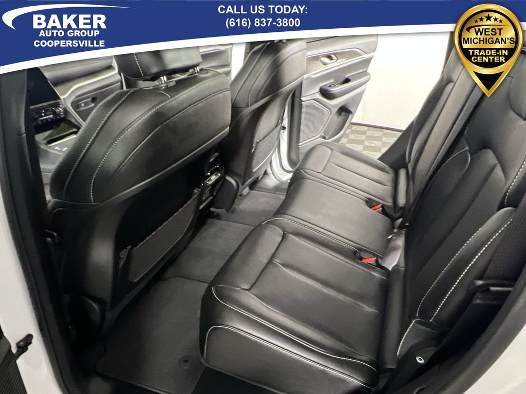 Used 2024 Jeep Grand Cherokee Limited w/ Black Appearance Package image 26