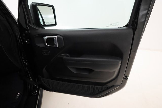 Used 2024 Jeep Wrangler Unlimited image 21