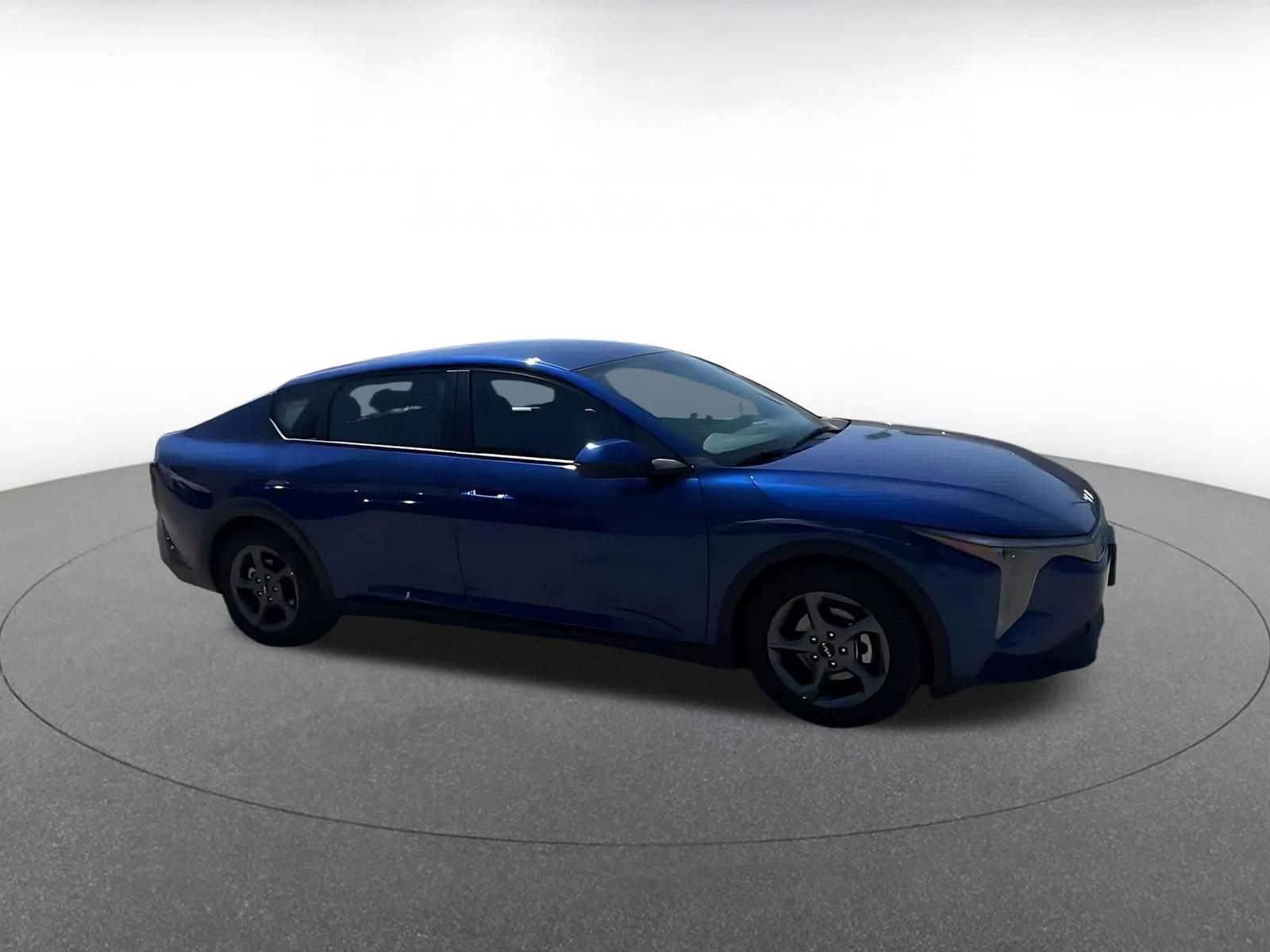 Used 2025 Kia K4 LXS image 2