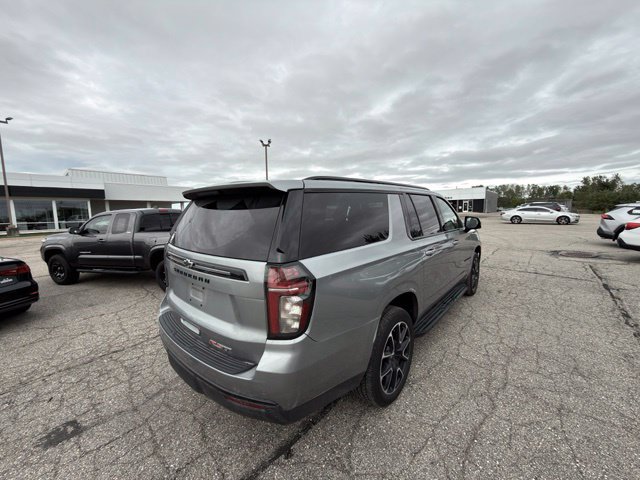Used 2024 Chevrolet Suburban RST w/ Luxury Package AWD/4WD image 4