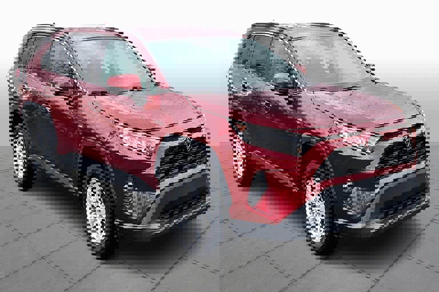 Used 2020 Toyota RAV4 XLE image 3